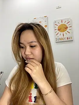 Almira6868's Live XXX Chat