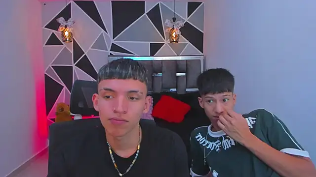 Juan_Nd_Steven's Live XXX Chat