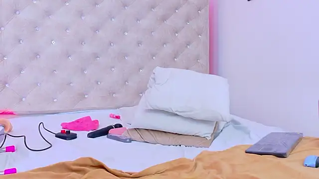 Mia-Monroe: απευθείας συνομιλία ΧΧΧ