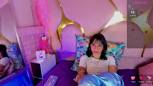 XXX chat uživo modela NaniiSisy