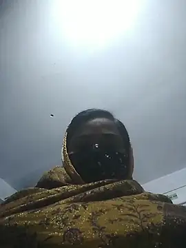 momo_loves Adlı Modelin Canlı XXX Sohbeti