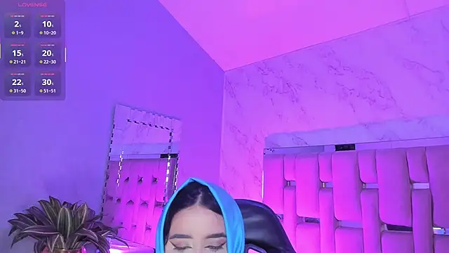 ThanaSaadi's Live XXX Chat