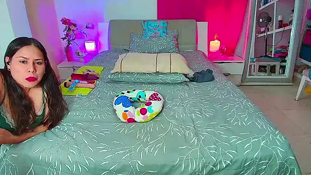 Kendralove31xxx Adlı Modelin Canlı XXX Sohbeti