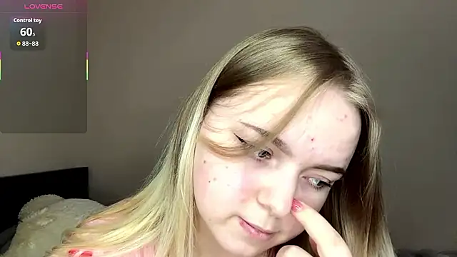 ZaraCreedon: онлайн-секс-чат