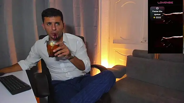 Hideintheoffice Live XXX Chat