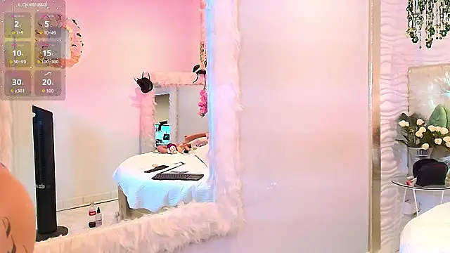 Lia_Valmont's Webcam Show