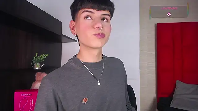 Ezra_Storm élő XXX-chatje