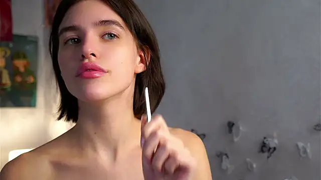 EleneButton's Live XXX Chat