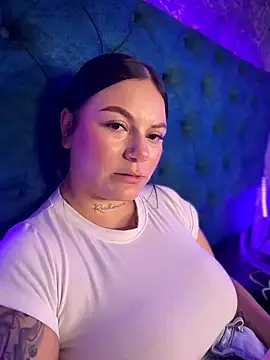 Онлайн чат XXX Megaan__More