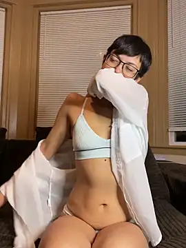 FaiiryArii élő XXX-chatje