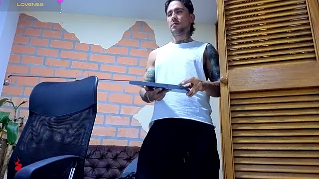 mister_eithan's Live XXX Chat