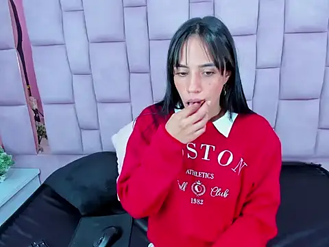 hazel_18_'s Live XXX Chat