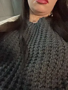 CurlyLara's Live XXX Chat