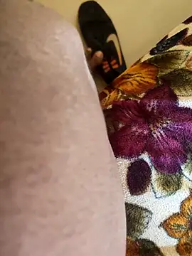 Chatroom XXX en direct de Bnglrmallu_aachujos