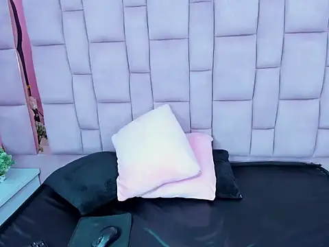 hazel_18_'s Live XXX Chat