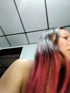 LaraCaliente live XXX chat