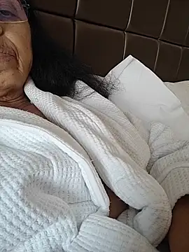 NakedMILFx's Live XXX Chat