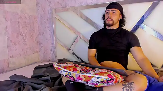 Benny_and_Mark Show in webcam