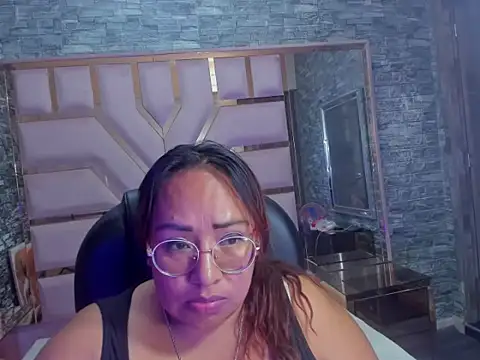 Shara_Oz élő XXX-chatje