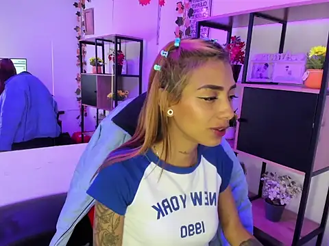 KarlaSlutSkinny__のライブXXXチャット