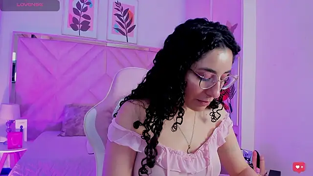 Онлайн чат XXX DemiJones_