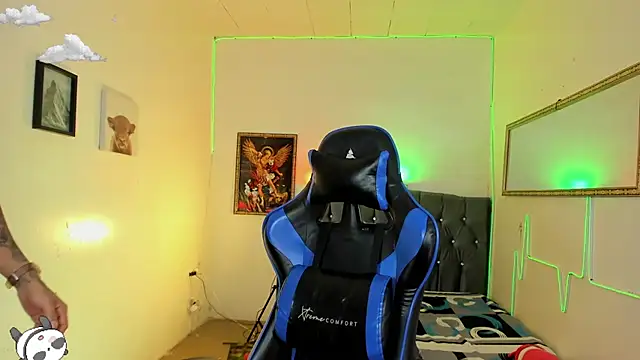 Damian_latinxxx Adlı Modelin Canlı XXX Sohbeti