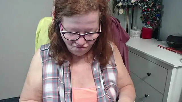 Adelewildx: онлайн-секс-чат