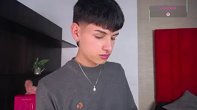 عرض كام Ezra_Storm