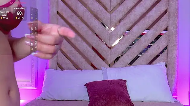 Martina-Roberts- live XXX chat