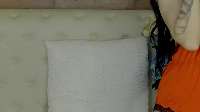 KendraNoir live XXX chat