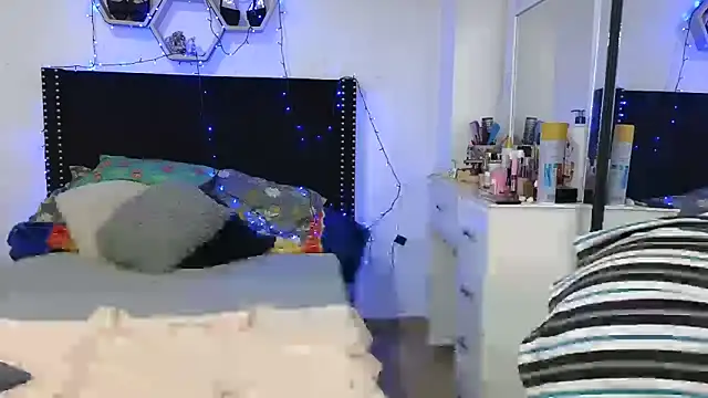 charlotte_077's Live XXX Chat