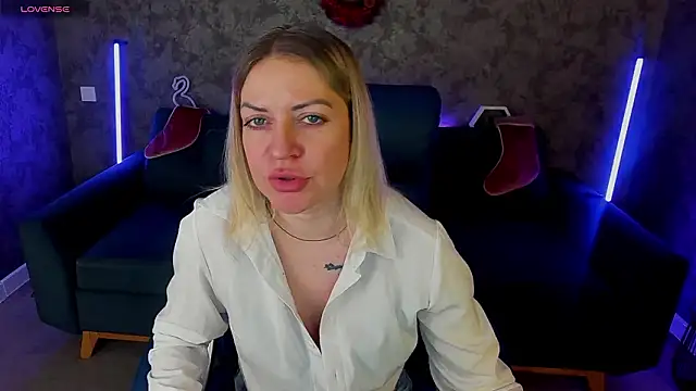 AnnaRayy's Webcam Show