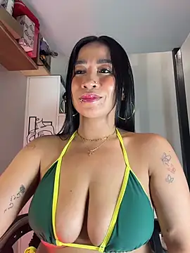 AsianMilfSheryl élő XXX-chatje