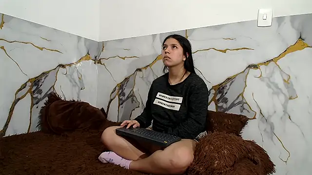 SaraAndThomas live XXX chat