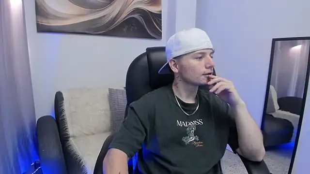 Czat XXX na żywo – Leoo_Miller