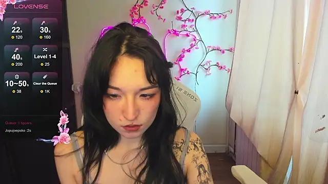 دردشة AliceeinWonderlanddd الجنسية المباشرة