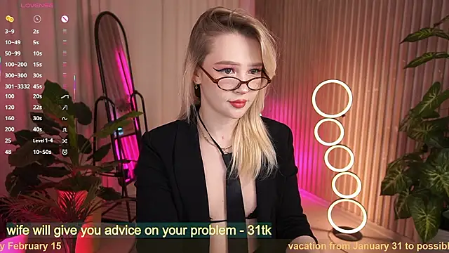 LauraWifeness Chat XXX in diretta