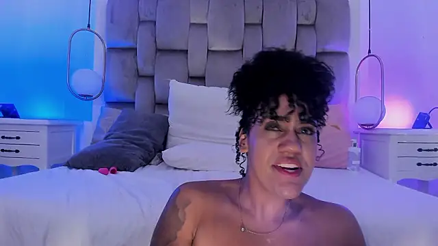 OnlyGia's Live XXX Chat