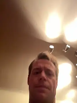 DILFiGuess1 Chat XXX in diretta