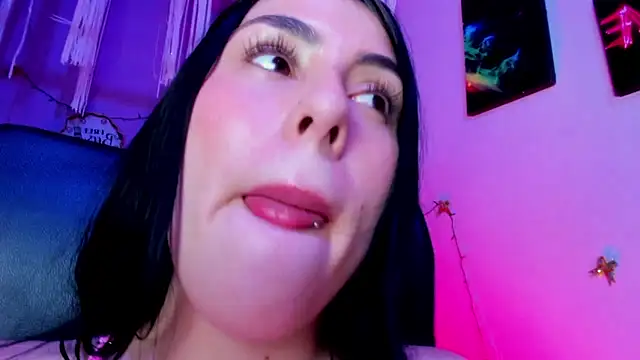 Victoria_14's Live XXX Chat