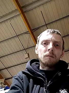 CrookedBunk3527's Live XXX Chat