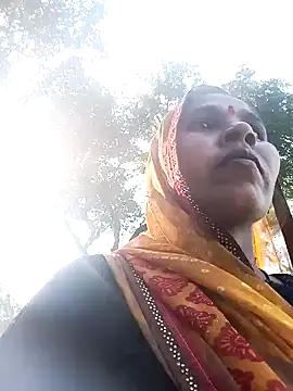 XXX chat uživo modela Rakhi_cut