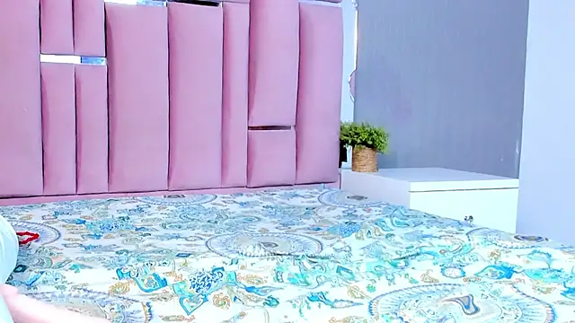 NikkiEvans' Live XXX Chat