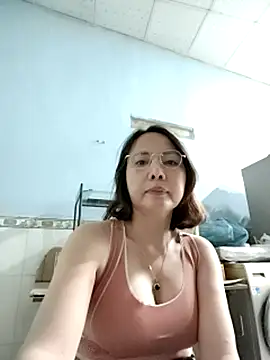 Famrita 现场XXX聊天