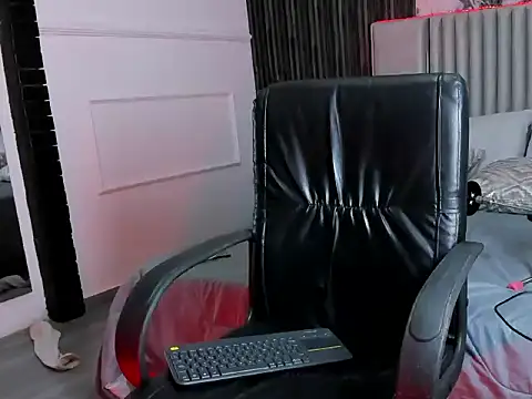 ParisBloom's Live XXX Chat