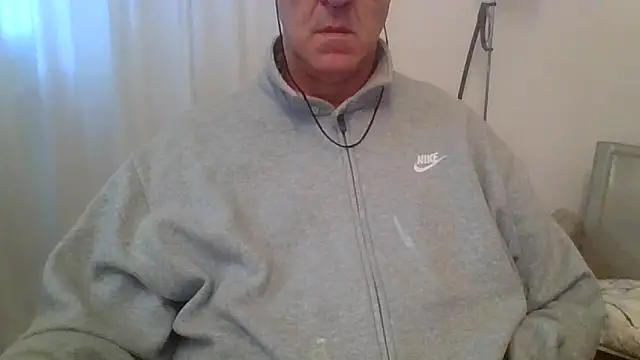 ANONIMO7735's Live XXX Chat