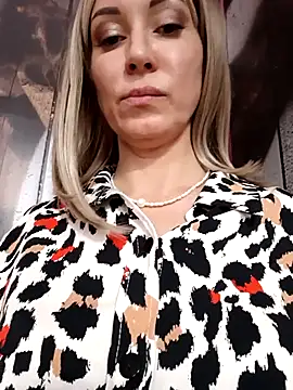 _AliceWine_ Adlı Modelin Canlı XXX Sohbeti