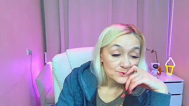 KarmenHH's Webcam Show