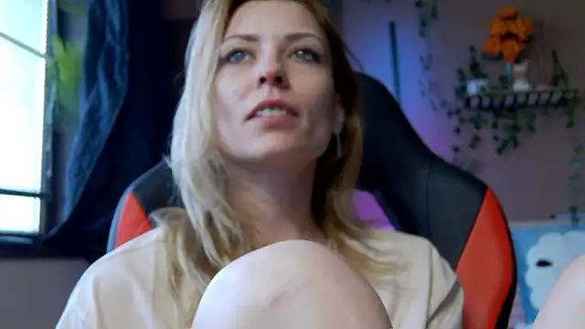 karo123421's Live XXX Chat