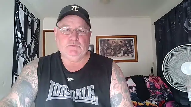 KINKYBLUEYES69 Show in webcam